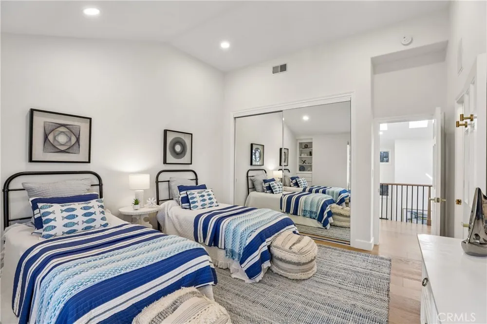 2300 John Street Manhattan Beach, CA 90266