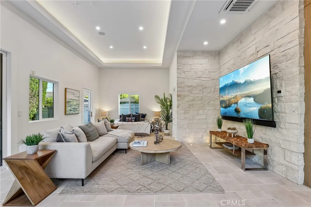 2300 John Street Manhattan Beach, CA 90266