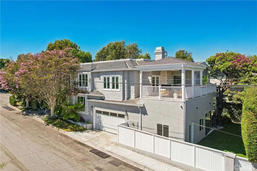 2300 John Street Manhattan Beach, CA 90266