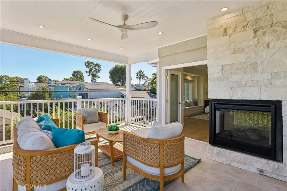 2300 John Street Manhattan Beach, CA 90266