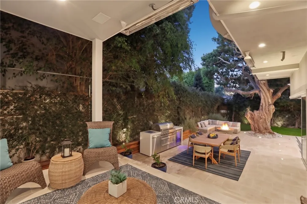 2300 John Street Manhattan Beach, CA 90266