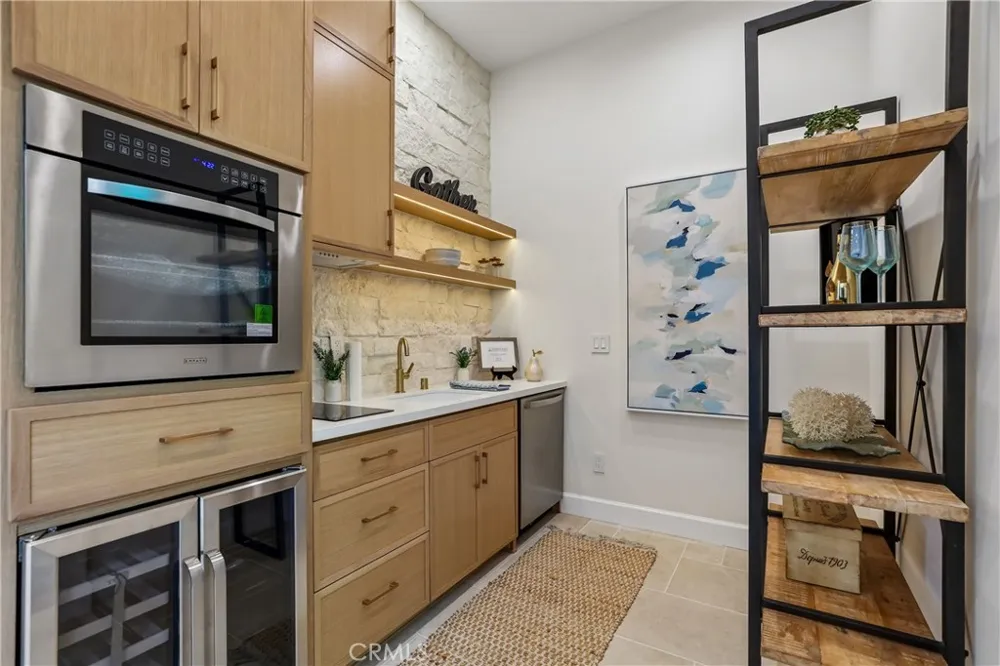 2300 John Street Manhattan Beach, CA 90266