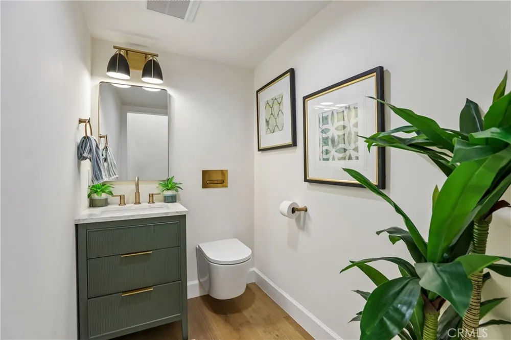 2300 John Street Manhattan Beach, CA 90266
