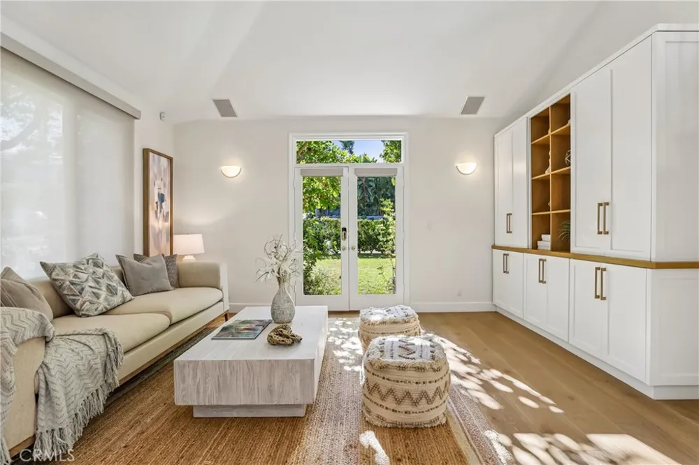 2300 John Street Manhattan Beach, CA 90266