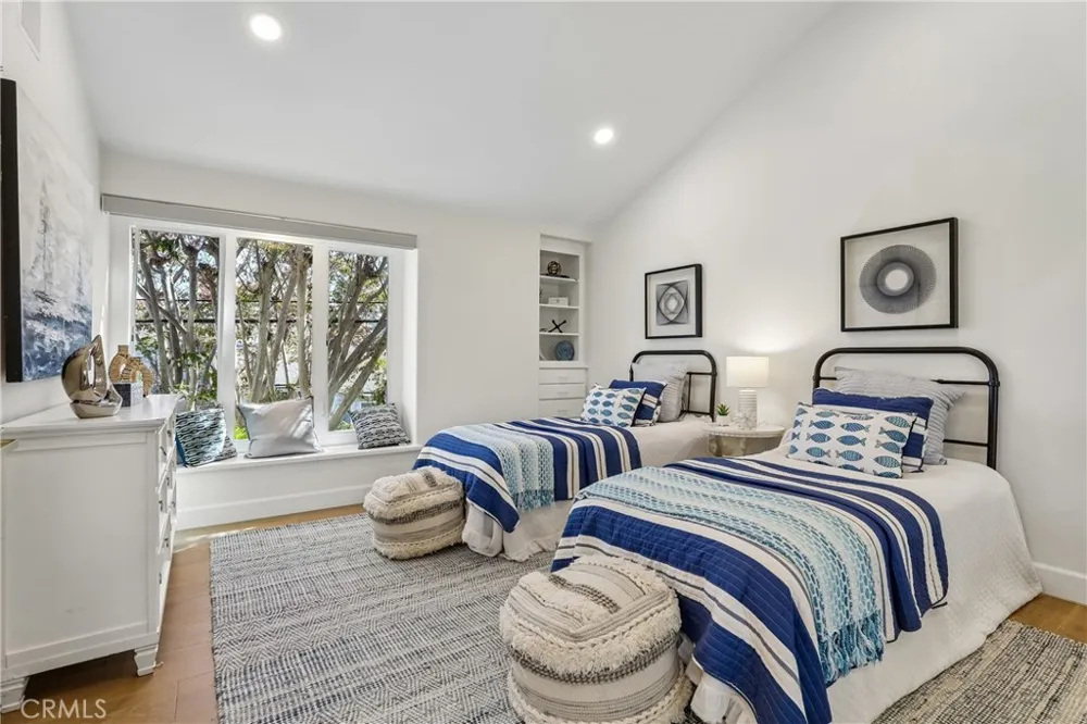 2300 John Street Manhattan Beach, CA 90266