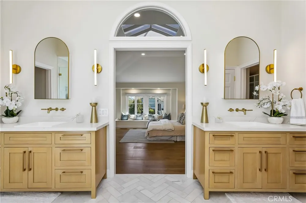 2300 John Street Manhattan Beach, CA 90266
