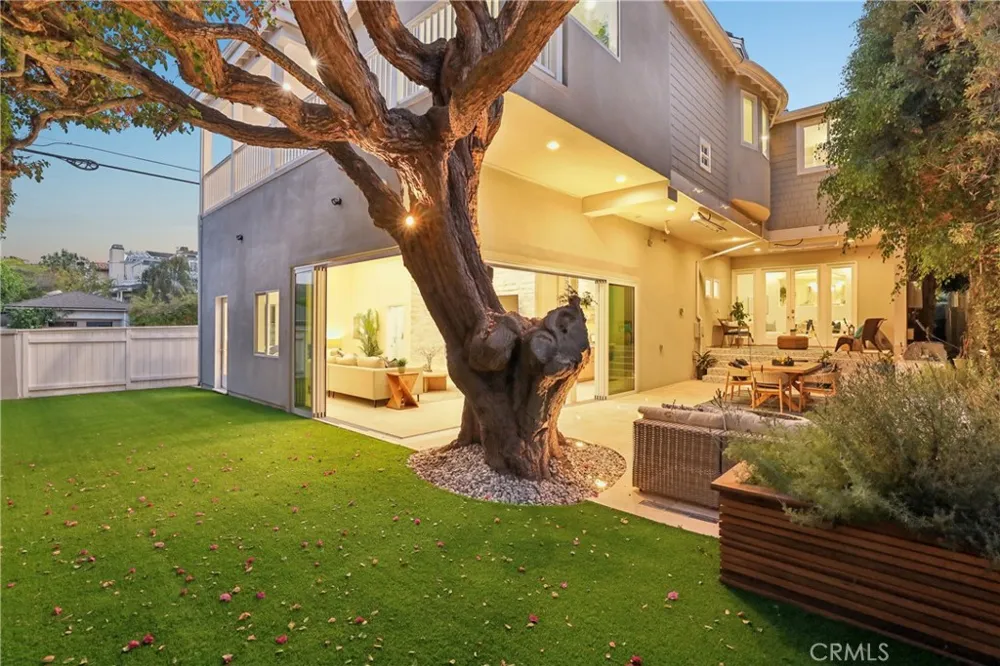 2300 John Street Manhattan Beach, CA 90266