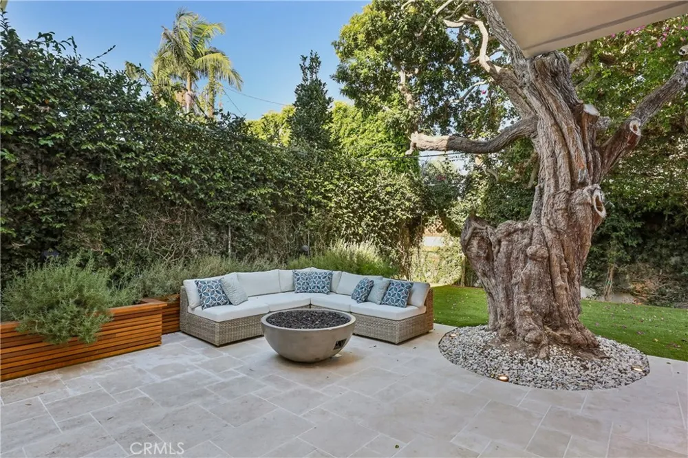 2300 John Street Manhattan Beach, CA 90266
