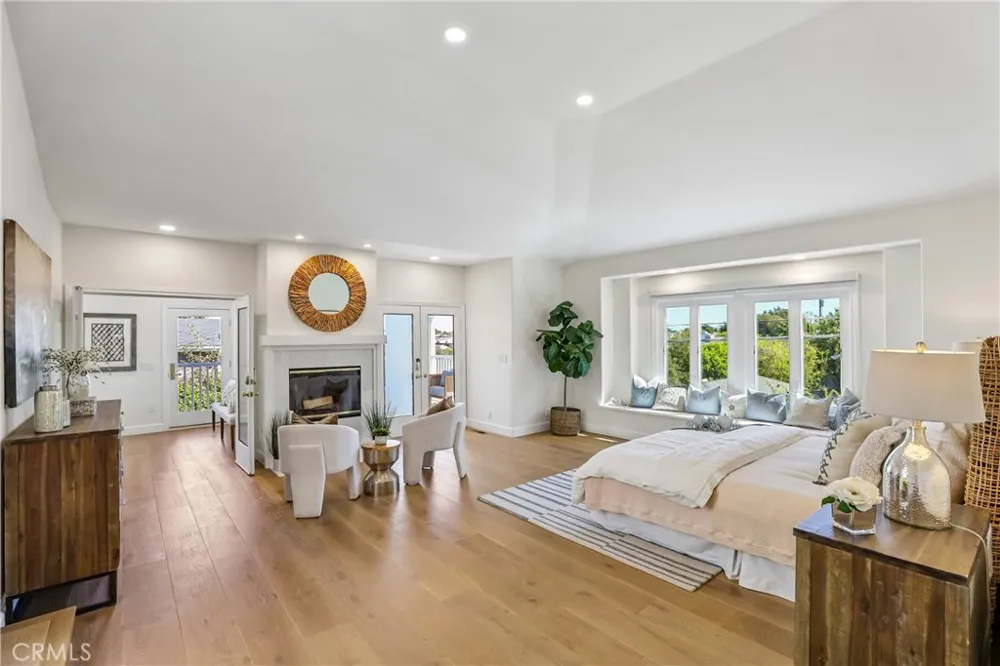 2300 John Street Manhattan Beach, CA 90266