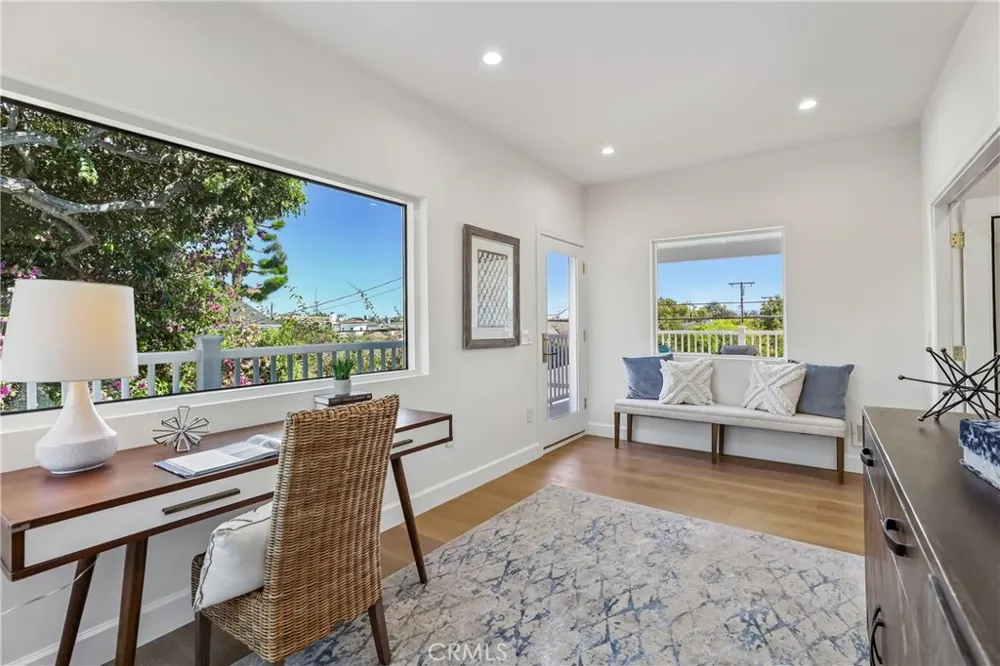 2300 John Street Manhattan Beach, CA 90266