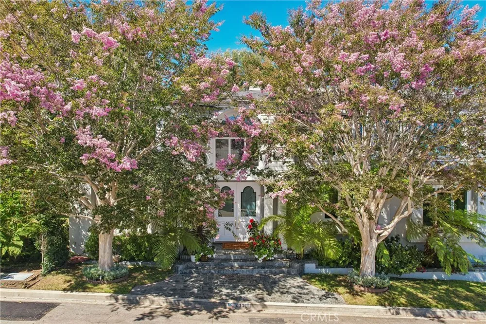 2300 John Street Manhattan Beach, CA 90266