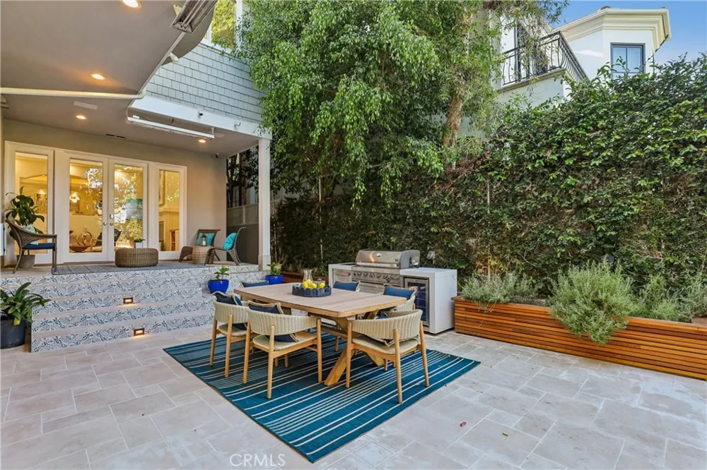 2300 John Street Manhattan Beach, CA 90266