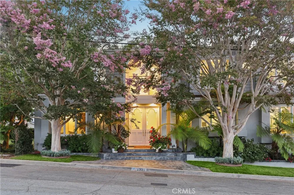 2300 John Street Manhattan Beach, CA 90266