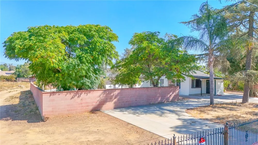10545 54th Jurupa Valley, CA 91752