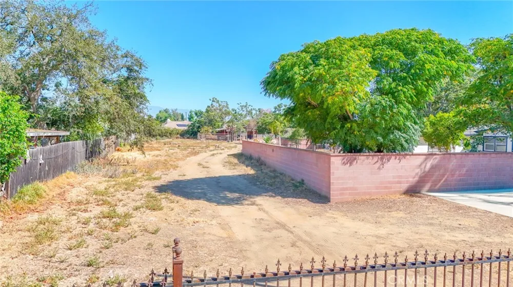10545 54th Jurupa Valley, CA 91752