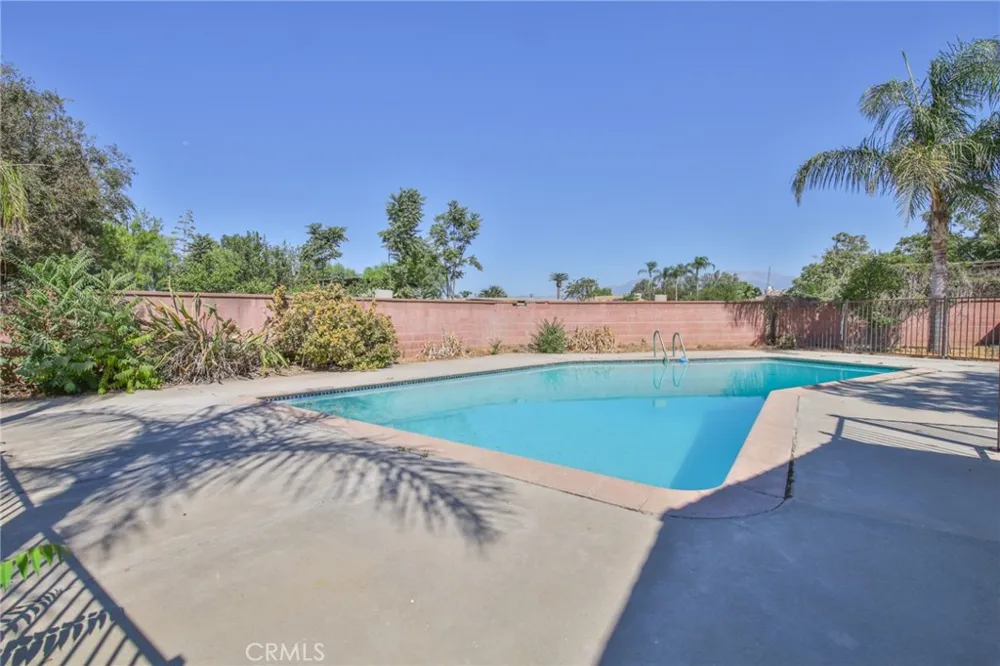 10545 54th Jurupa Valley, CA 91752