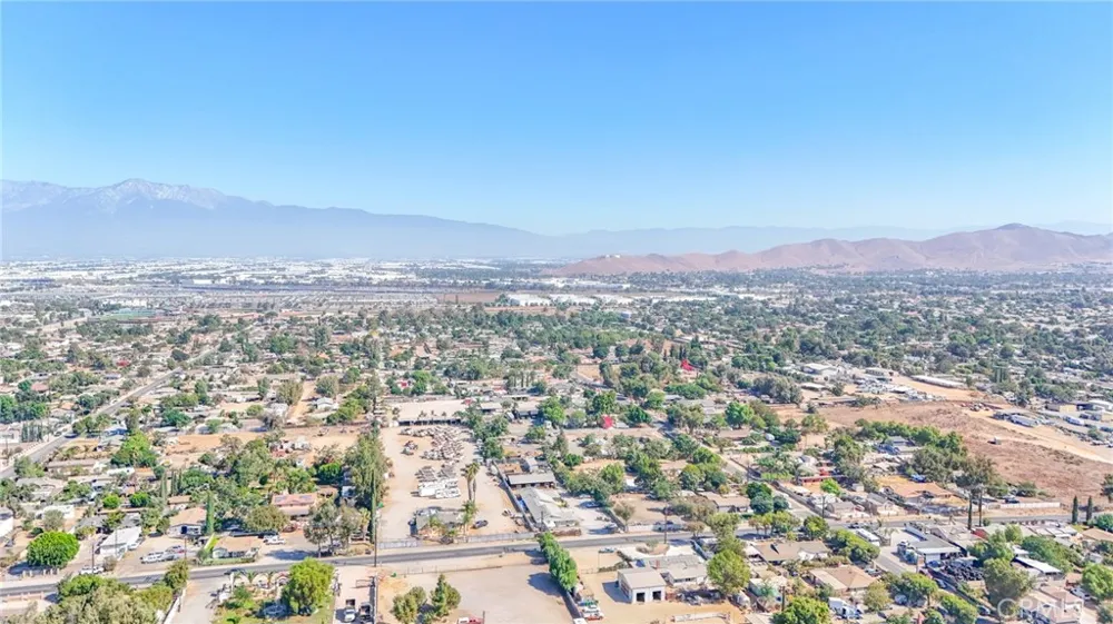 10545 54th Jurupa Valley, CA 91752