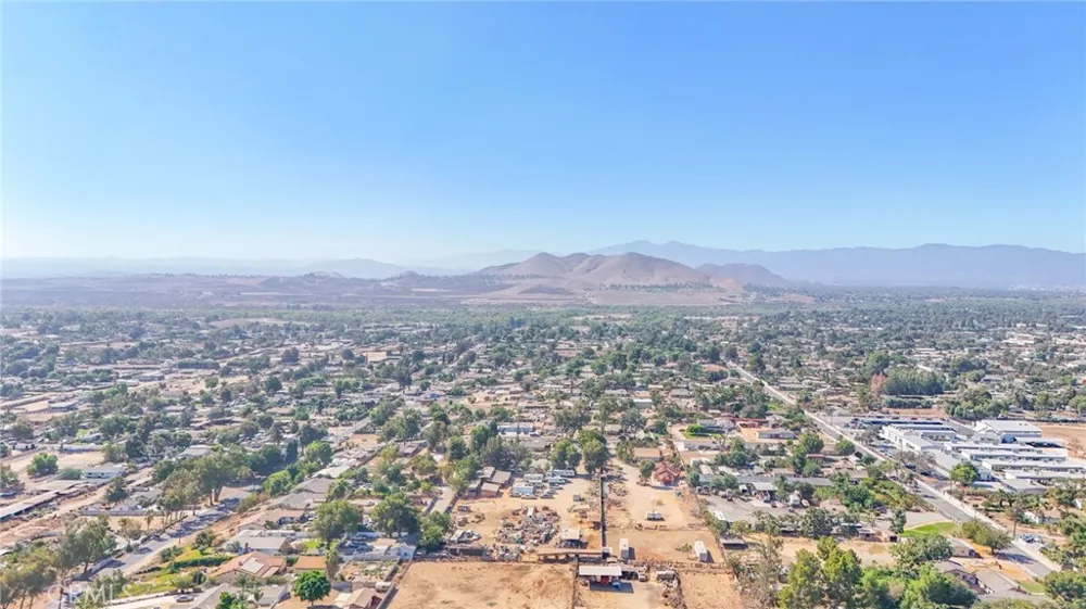 10545 54th Jurupa Valley, CA 91752