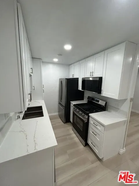 735 W Milford Street #105