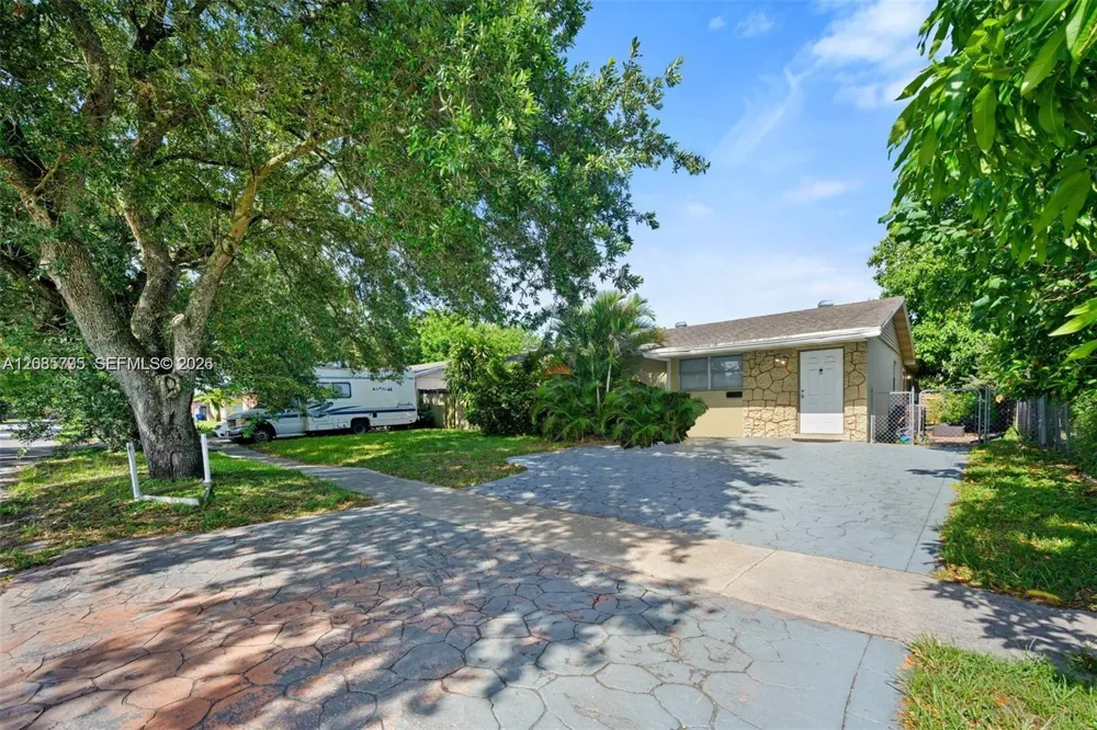 3530 65th Ave Hollywood, FL 33024