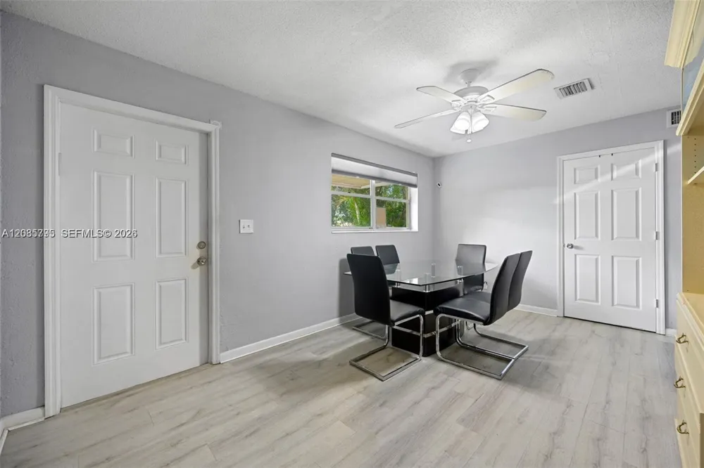 3530 65th Ave Hollywood, FL 33024