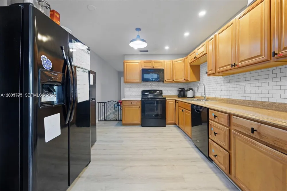 3530 65th Ave Hollywood, FL 33024