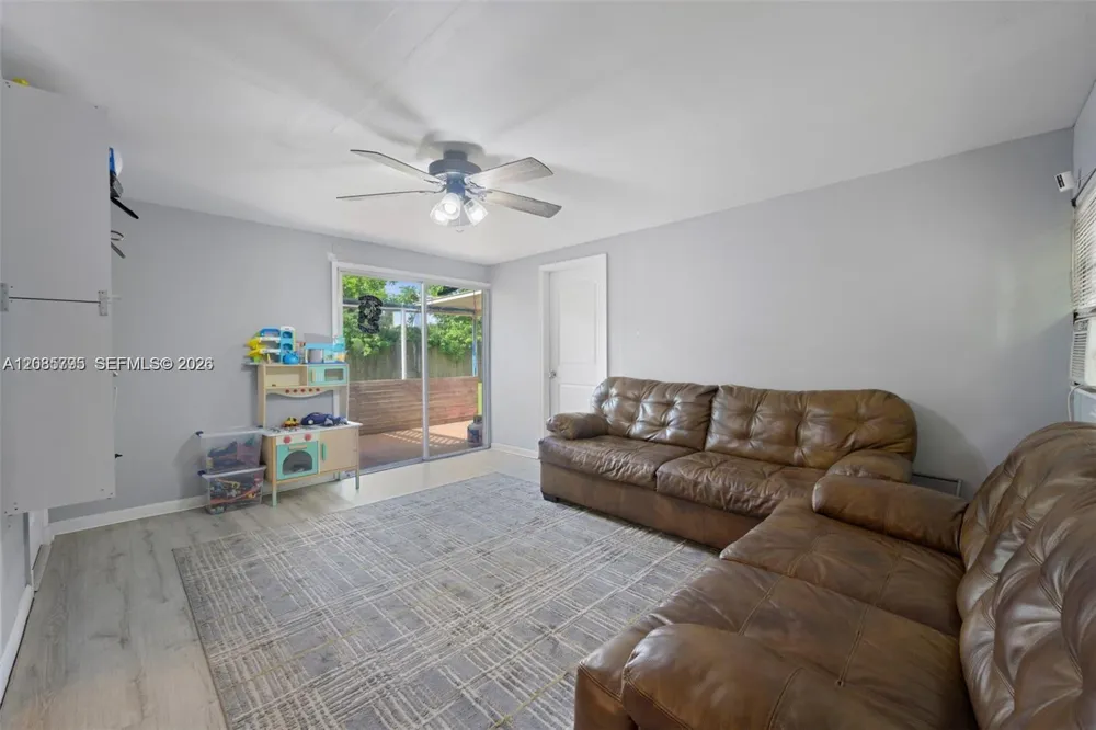3530 65th Ave Hollywood, FL 33024