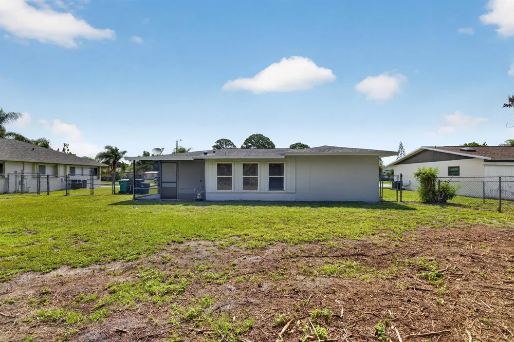 732 SW RAVENSWOOD LANE Port St. Lucie, FL 34983