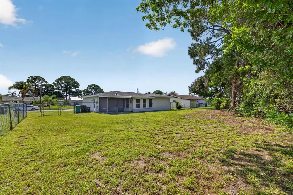 732 SW RAVENSWOOD LANE Port St. Lucie, FL 34983