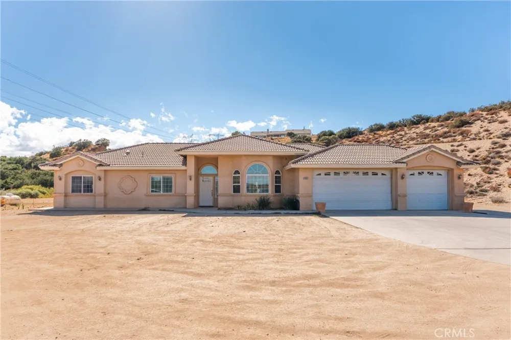 6890 Oak Hill Road Oak Hills, CA 92344