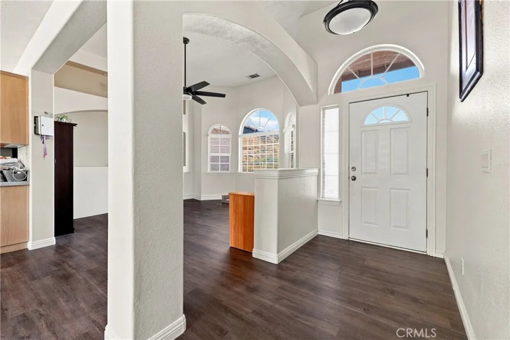 6890 Oak Hill Road Oak Hills, CA 92344