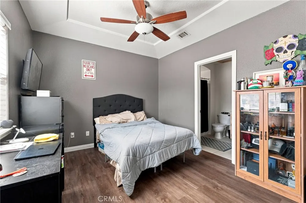 6890 Oak Hill Road Oak Hills, CA 92344