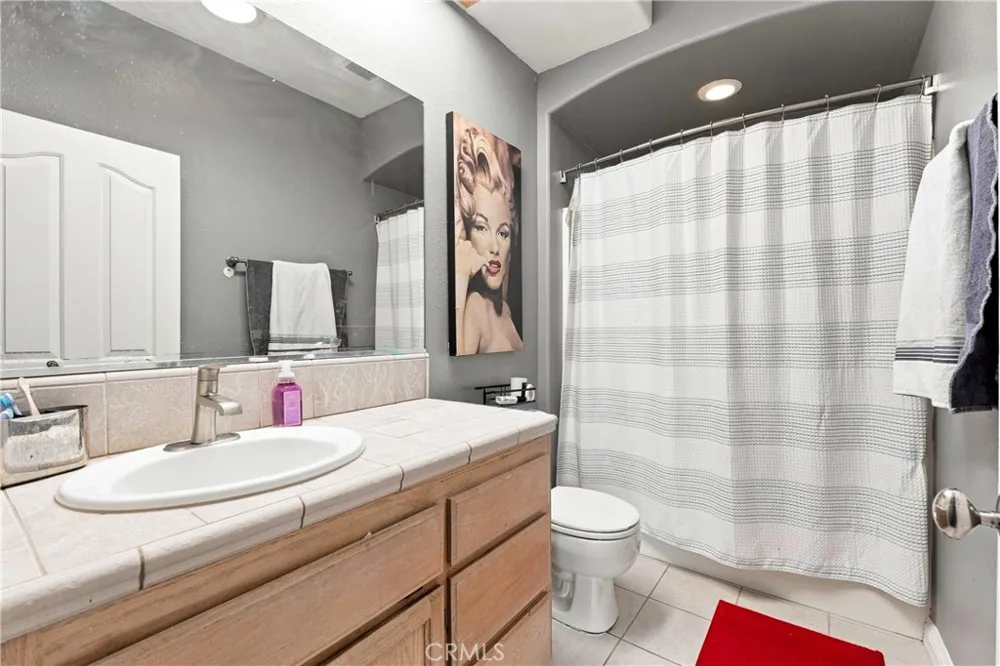 6890 Oak Hill Road Oak Hills, CA 92344