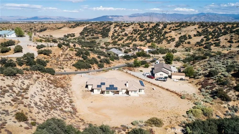 6890 Oak Hill Road Oak Hills, CA 92344