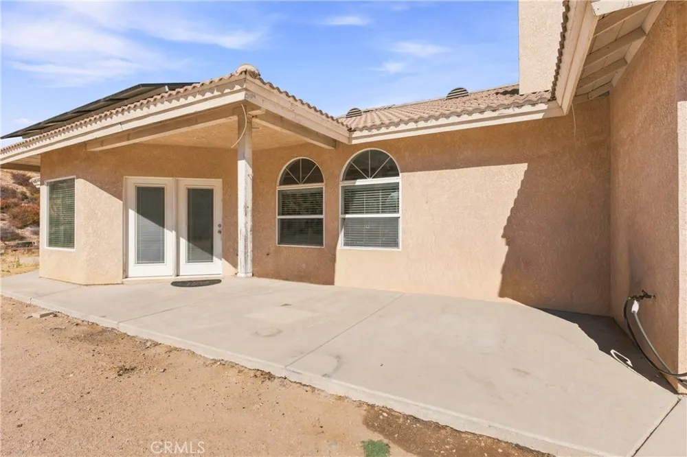 6890 Oak Hill Road Oak Hills, CA 92344