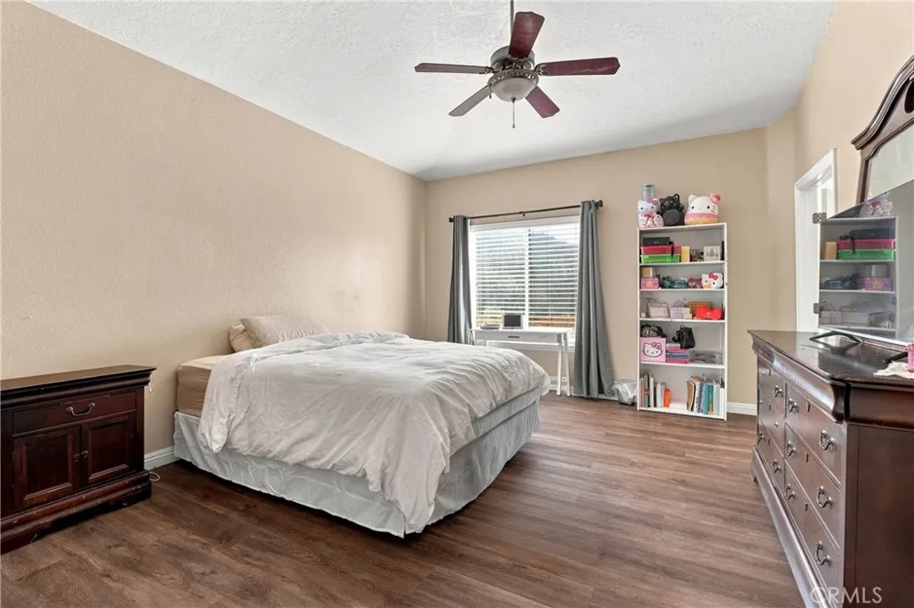 6890 Oak Hill Road Oak Hills, CA 92344
