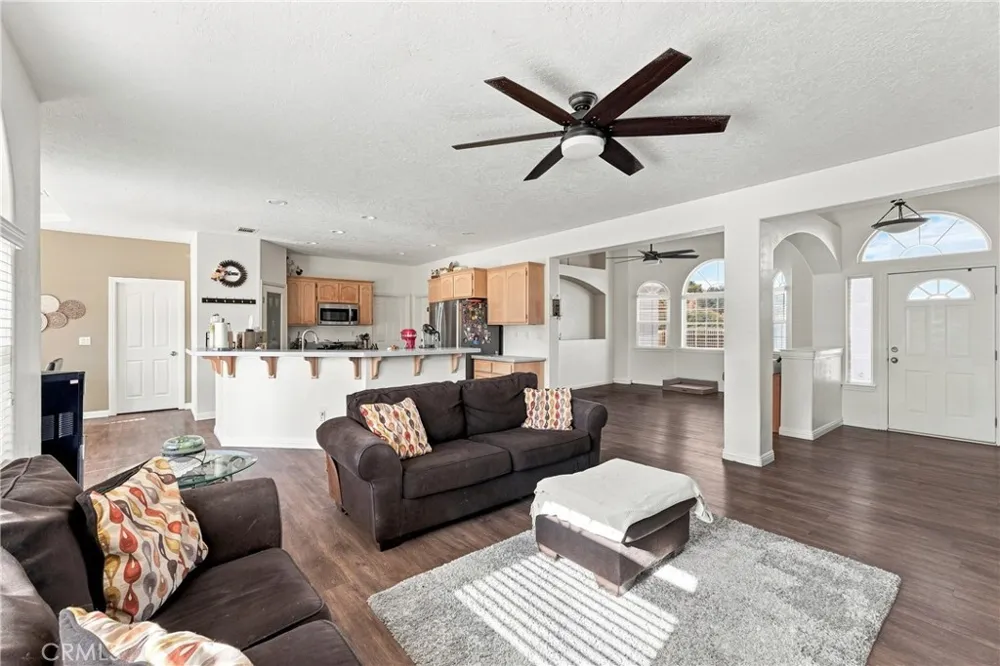 6890 Oak Hill Road Oak Hills, CA 92344