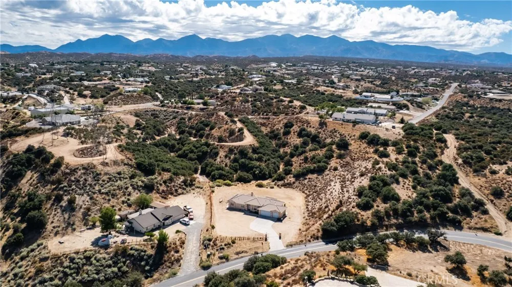 6890 Oak Hill Road Oak Hills, CA 92344