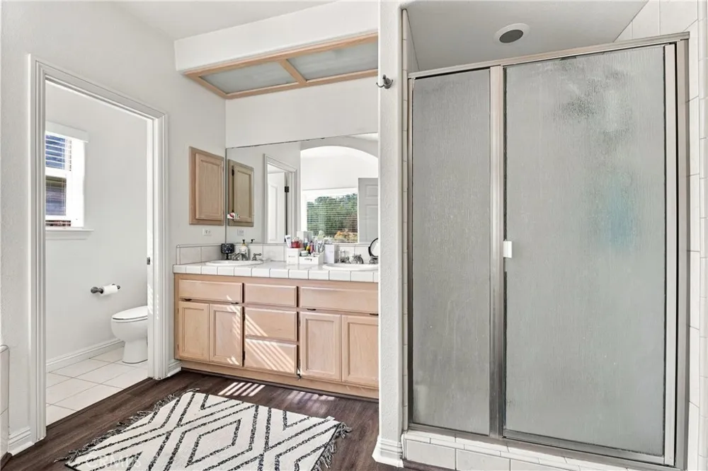 6890 Oak Hill Road Oak Hills, CA 92344