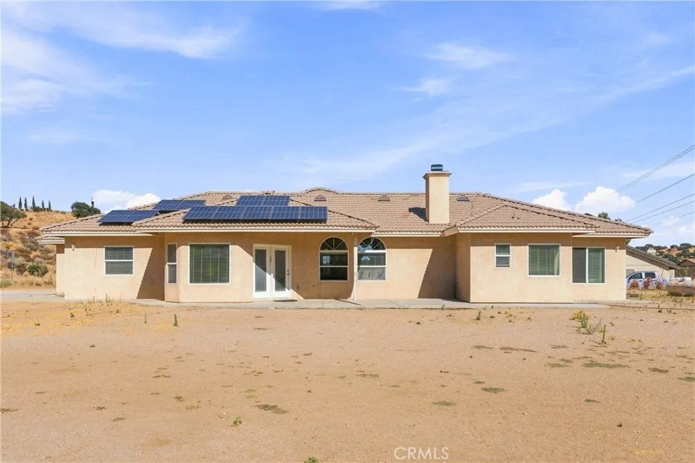 6890 Oak Hill Road Oak Hills, CA 92344
