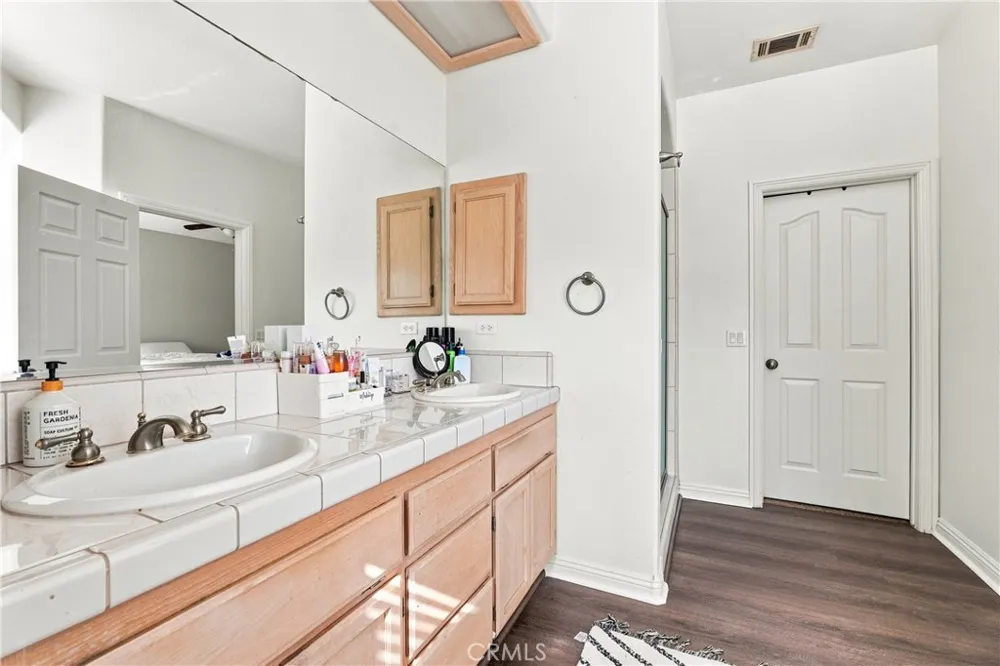 6890 Oak Hill Road Oak Hills, CA 92344