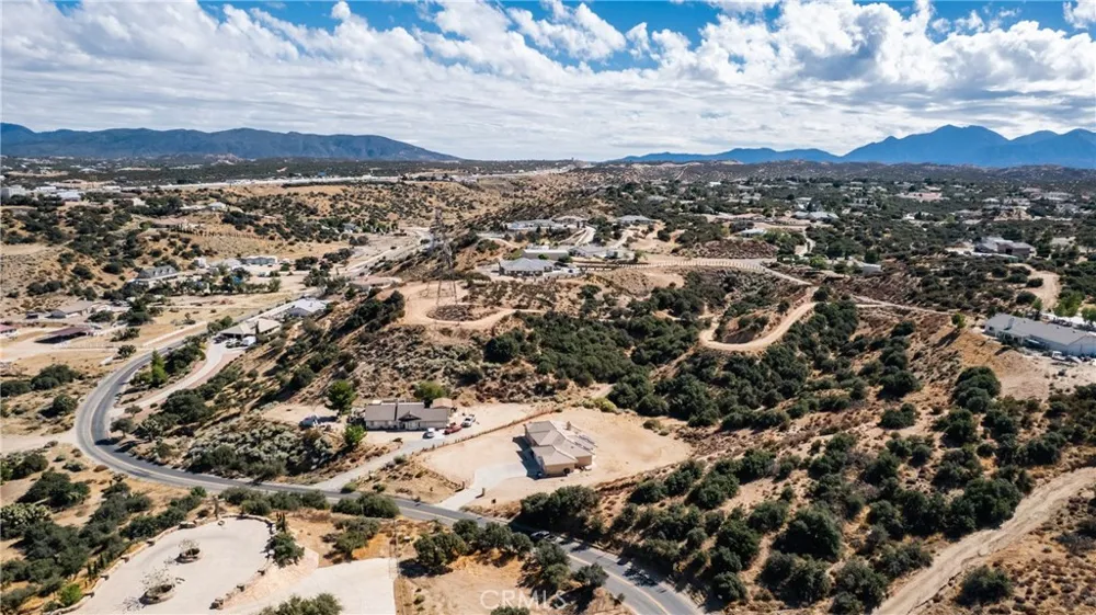 6890 Oak Hill Road Oak Hills, CA 92344
