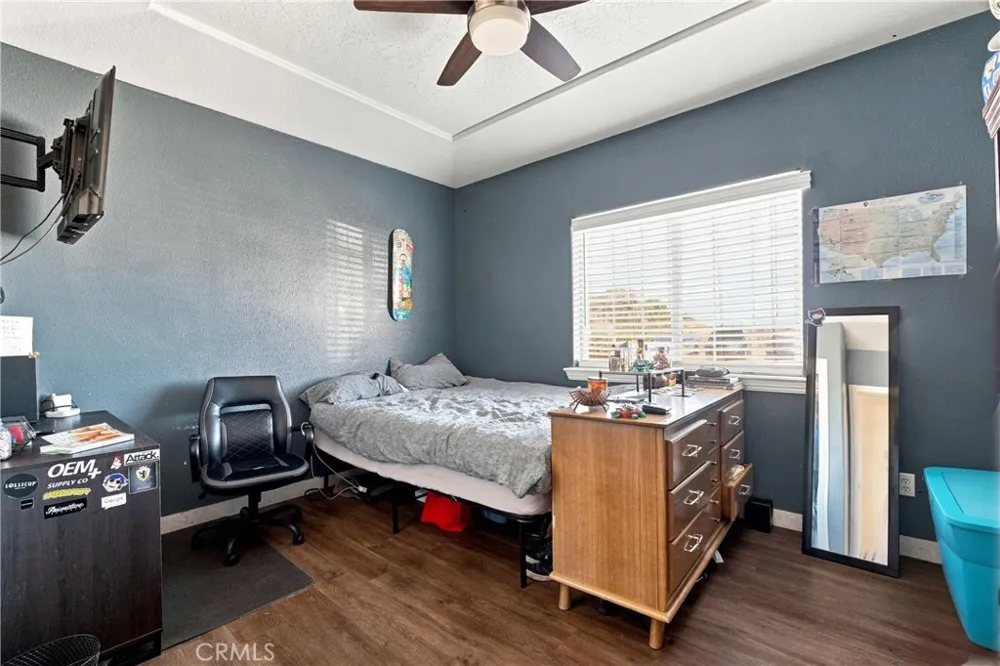 6890 Oak Hill Road Oak Hills, CA 92344