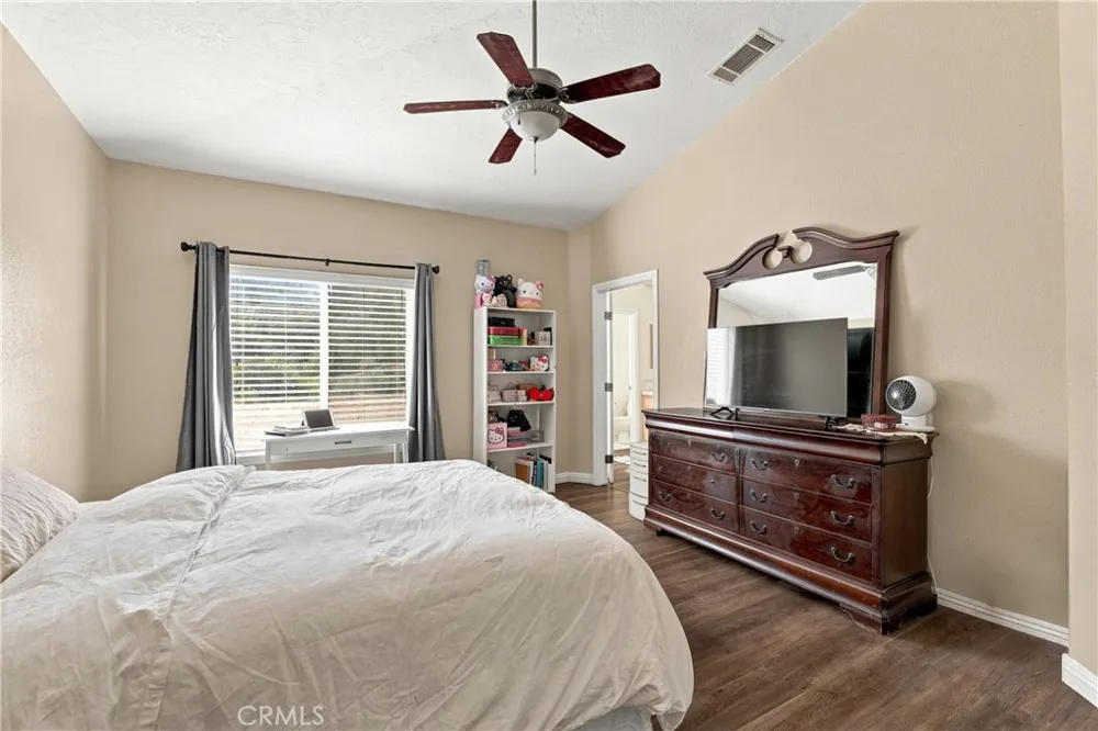 6890 Oak Hill Road Oak Hills, CA 92344