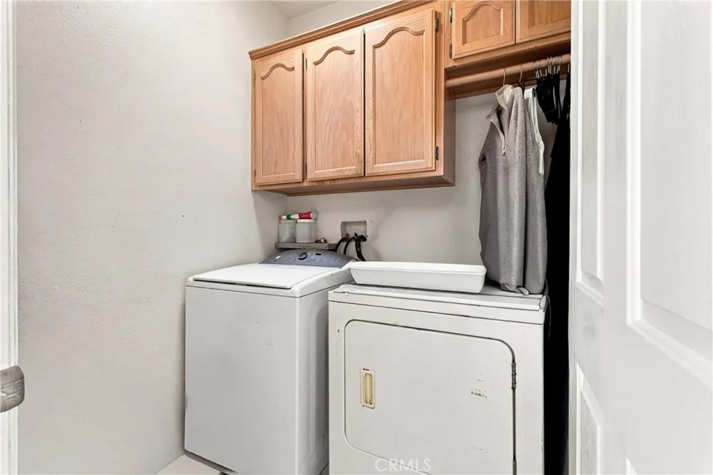 6890 Oak Hill Road Oak Hills, CA 92344