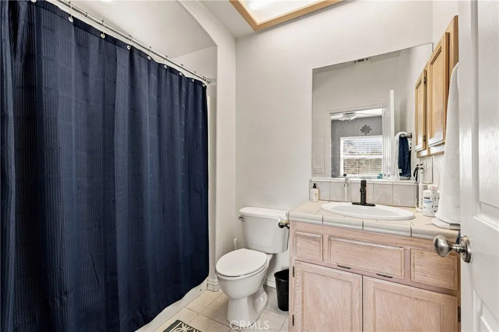 6890 Oak Hill Road Oak Hills, CA 92344