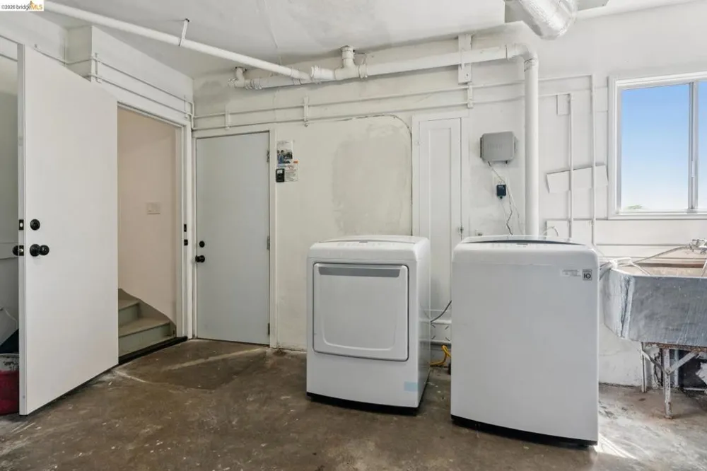 5718 Burlingame Ave Richmond, CA 94804