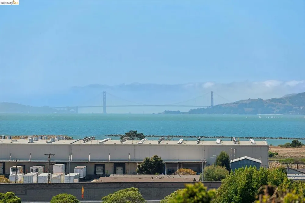 5718 Burlingame Ave Richmond, CA 94804