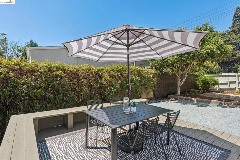 5718 Burlingame Ave Richmond, CA 94804