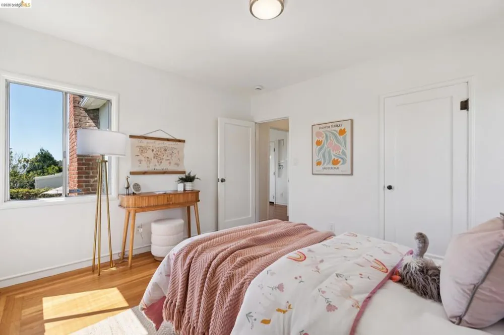 5718 Burlingame Ave Richmond, CA 94804